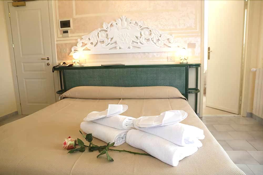 Hotel Olimpia Форте дей Марми Екстериор снимка