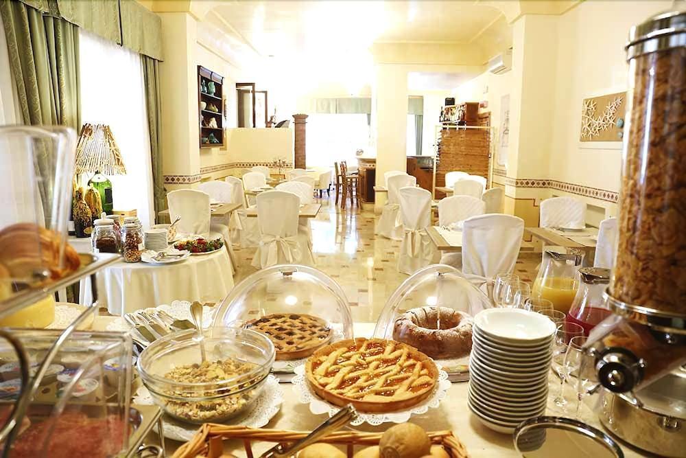 Hotel Olimpia Форте дей Марми Екстериор снимка