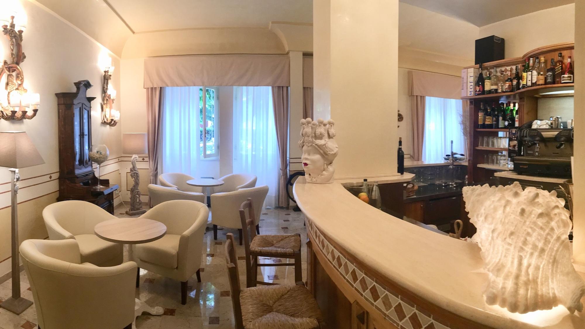 Hotel Olimpia Форте дей Марми Екстериор снимка