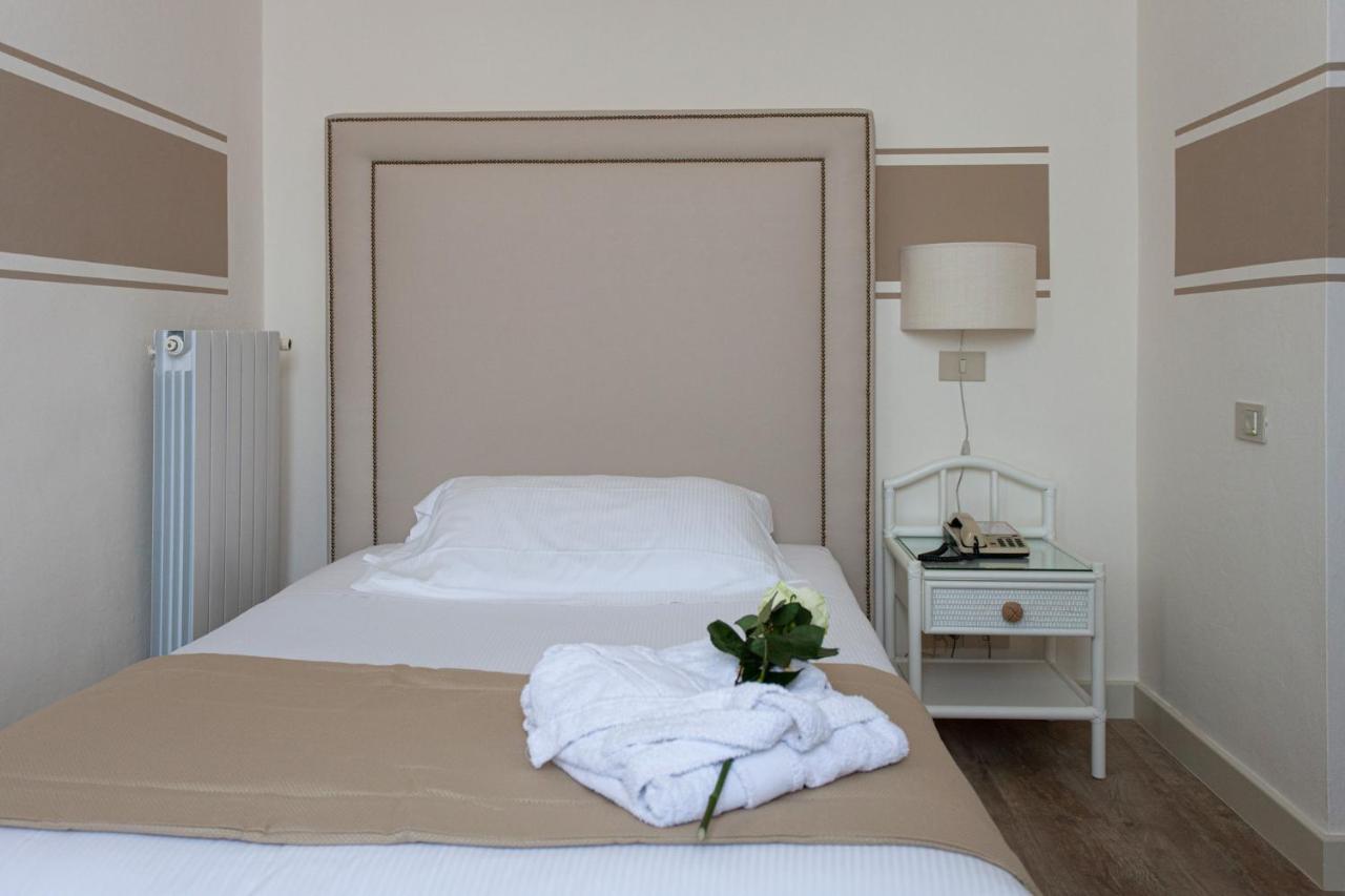 Hotel Olimpia Форте дей Марми Екстериор снимка