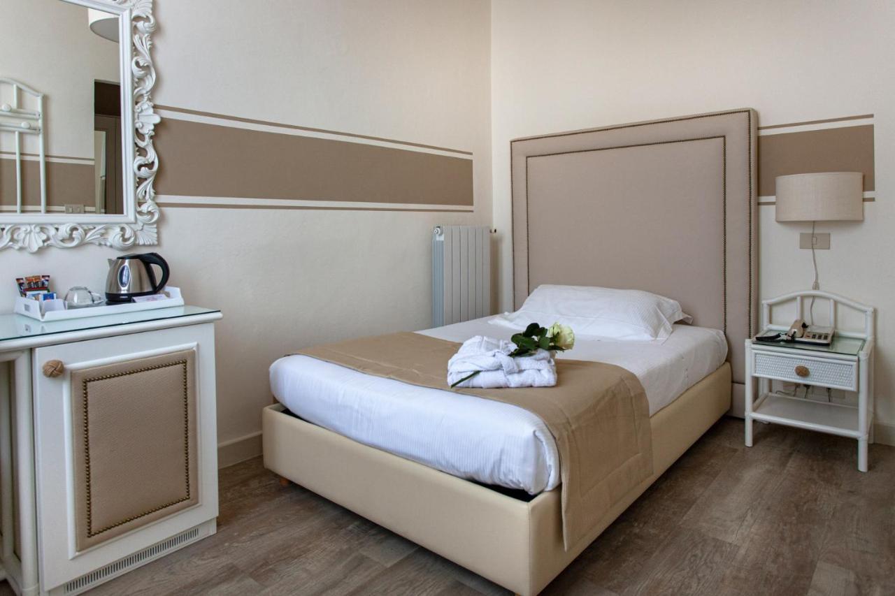 Hotel Olimpia Форте дей Марми Екстериор снимка