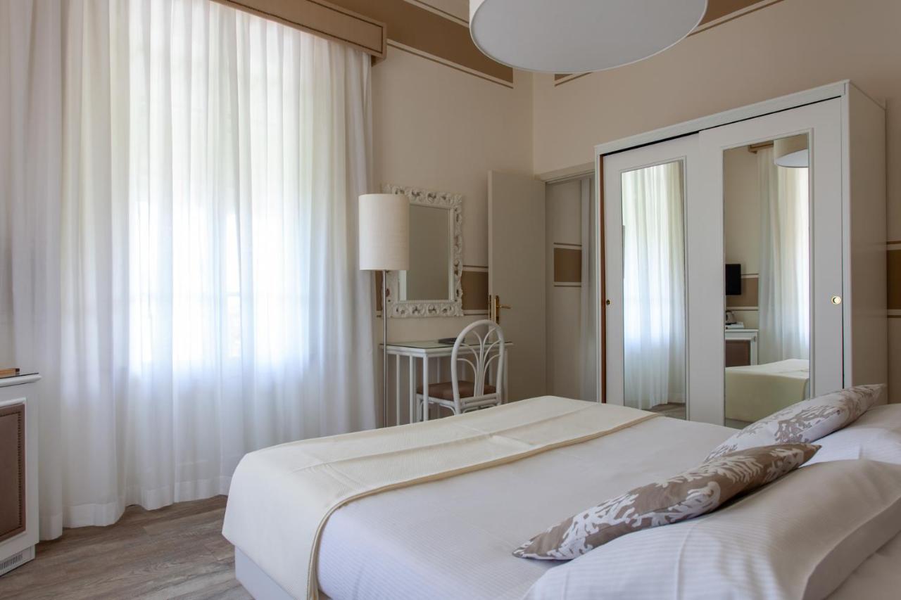 Hotel Olimpia Форте дей Марми Екстериор снимка
