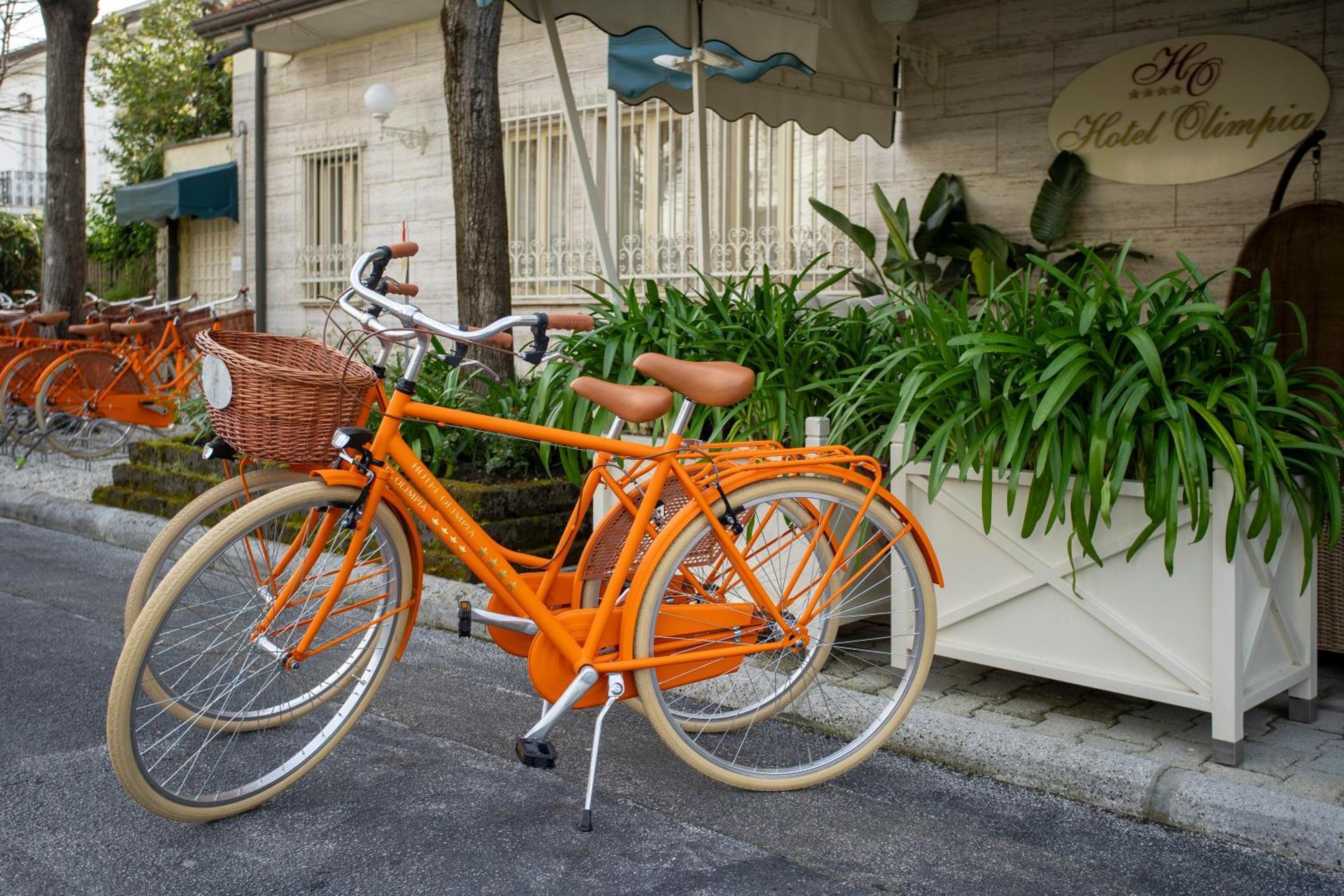 Hotel Olimpia Форте дей Марми Екстериор снимка